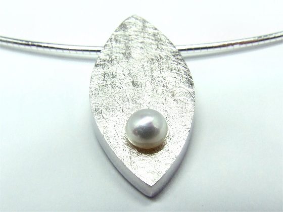 Anhänger mit Perle von Aperlea